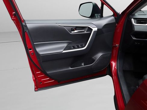 Certified 2025 Toyota RAV4 XLE AWD/4WD image 15