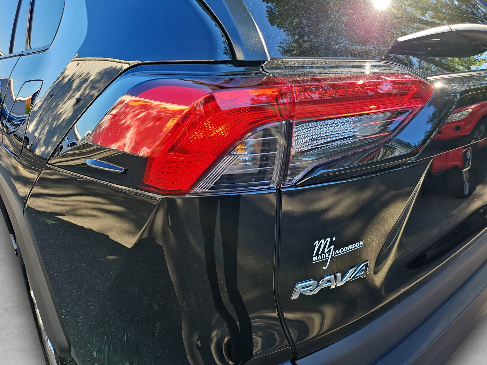 Used 2025 Toyota RAV4 XLE Premium w/ Weather Package AWD/4WD image 20
