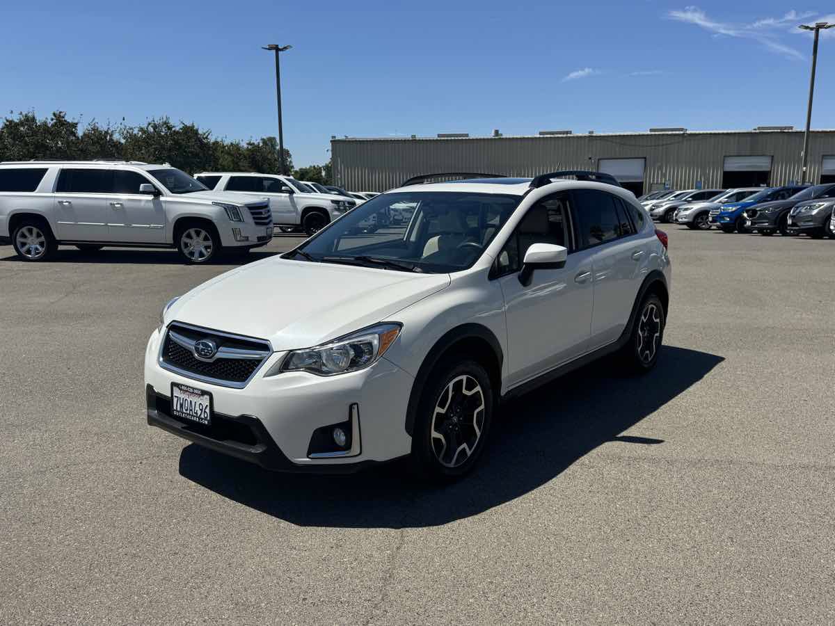 Used 2017 Subaru Crosstrek 2.0i Premium w/ Moonroof Package AWD/4WD image 5