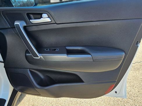 Used 2018 Kia Sportage LX image 16