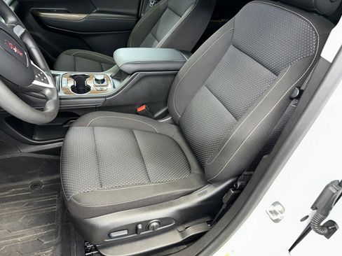 Used 2023 GMC Acadia SLE w/ Driver Convenience Package image 2