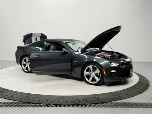 Used 2018 Chevrolet Camaro SS image 9