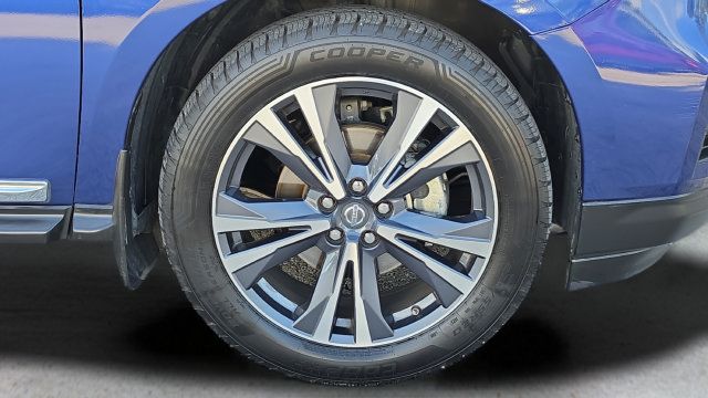 Used 2018 Nissan Pathfinder Platinum FWD image 17