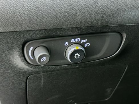 Used 2025 Buick Encore GX Preferred AWD/4WD image 17