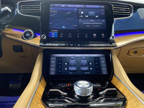 Used 2022 Jeep Grand Wagoneer Series III w/ Rear Seat Video Group 1 image 15