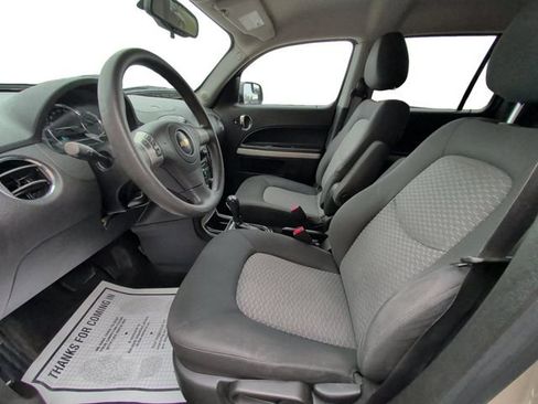 Used 2009 Chevrolet HHR LS FWD image 9
