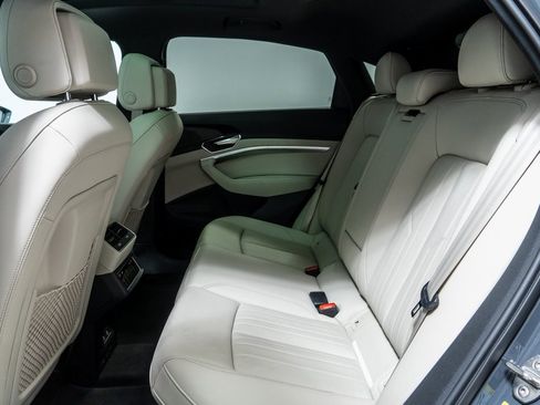 Used 2024 Audi Q8 e-tron Premium image 24