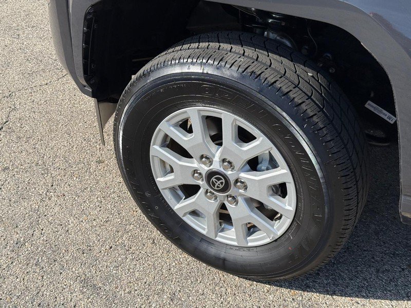 Used 2025 Toyota Tacoma SR5 AWD/4WD image 11