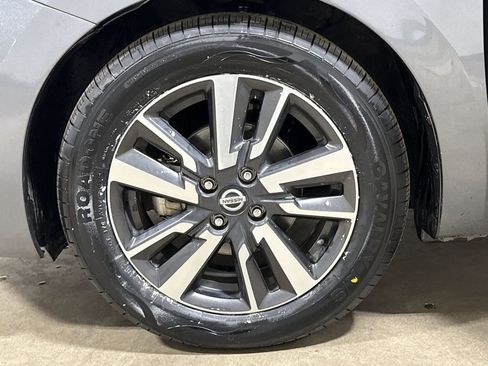 Used 2021 Nissan Versa SV image 26