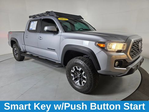Used 2021 Toyota Tacoma TRD Off-Road w/ Technology Package AWD/4WD image 9