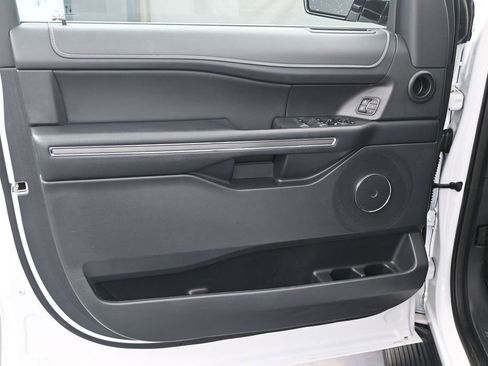 Used 2024 Ford Expedition XLT RWD image 9