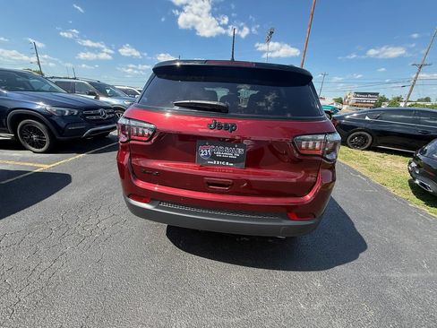 Used 2022 Jeep Compass Latitude AWD/4WD image 4