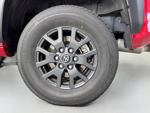 Certified 2025 Toyota 4Runner SR5 AWD/4WD image 30