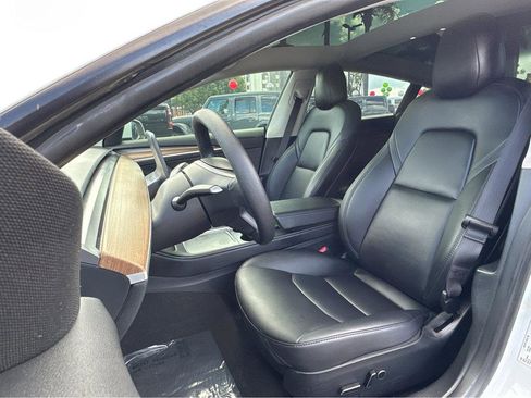 Used 2023 Tesla Model 3 Standard Range image 8