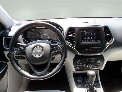 Used 2020 Jeep Cherokee Latitude Plus w/ Comfort/Convenience Group image 9