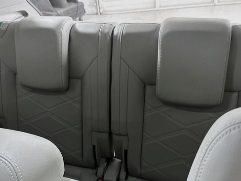 Used 2024 Volkswagen Atlas SE w/ Panoramic Sunroof Package FWD image 29