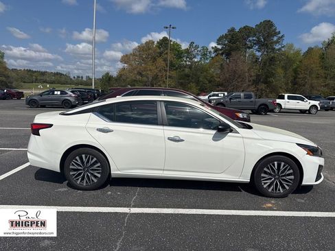 Used 2025 Nissan Altima 2.5 SV image 8