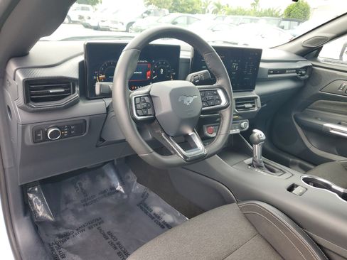 Used 2024 Ford Mustang Coupe image 9