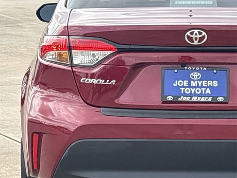 Used 2025 Toyota Corolla LE image 10