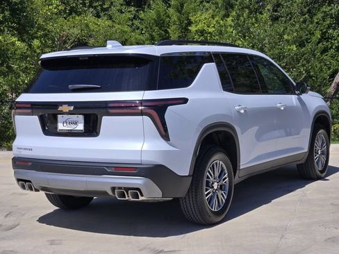 New 2026 Chevrolet Traverse LT w/ Driver Confidence Package FWD image 5