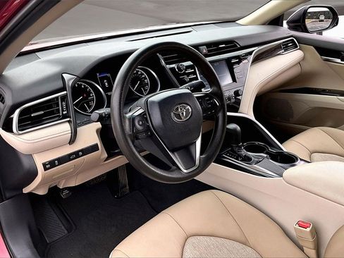 Used 2018 Toyota Camry L image 14