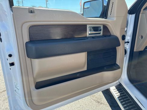 Used 2014 Ford F150 Lariat w/ Lariat Chrome Package image 19