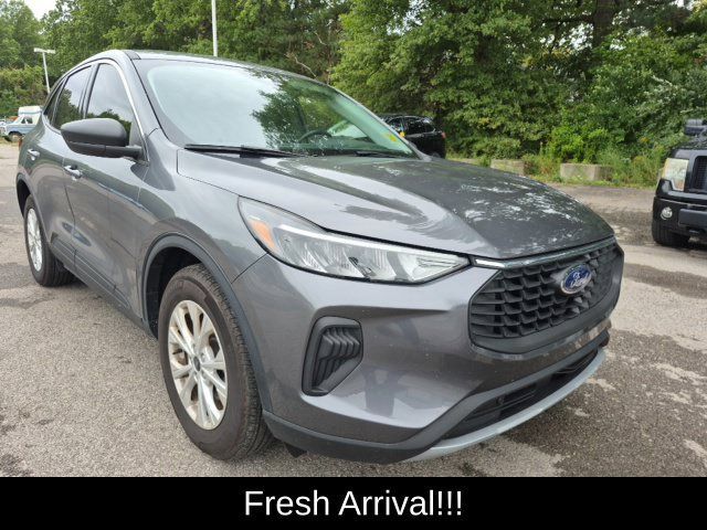 Used 2024 Ford Escape Active w/ Cold Weather Package FWD image 3