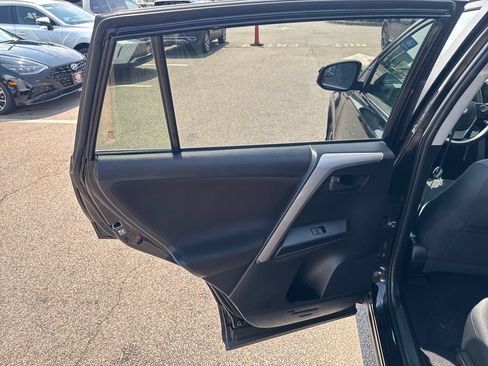 Used 2016 Toyota RAV4 LE AWD/4WD image 40