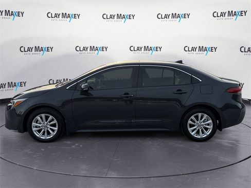 Used 2024 Toyota Corolla XLE image 2