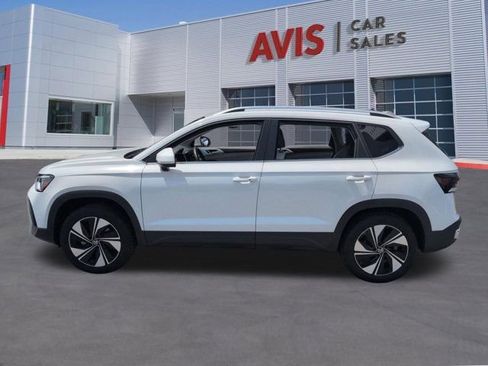 Used 2025 Volkswagen Taos SE AWD/4WD image 8