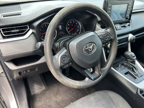 Used 2021 Toyota RAV4 LE FWD image 17
