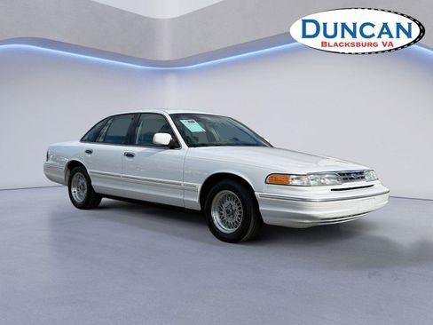 Used 1997 Ford Crown Victoria image 1
