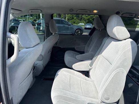Used 2020 Toyota Sienna LE FWD image 30