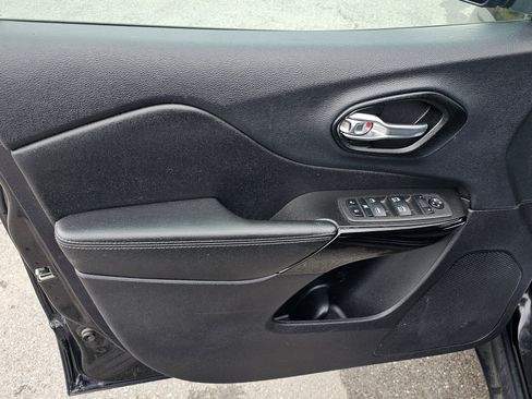 Used 2023 Jeep Cherokee Altitude Lux image 13