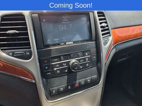 Used 2013 Jeep Grand Cherokee Overland AWD/4WD image 26