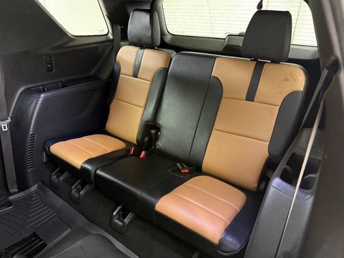 Used 2022 Chevrolet Traverse LT FWD image 23