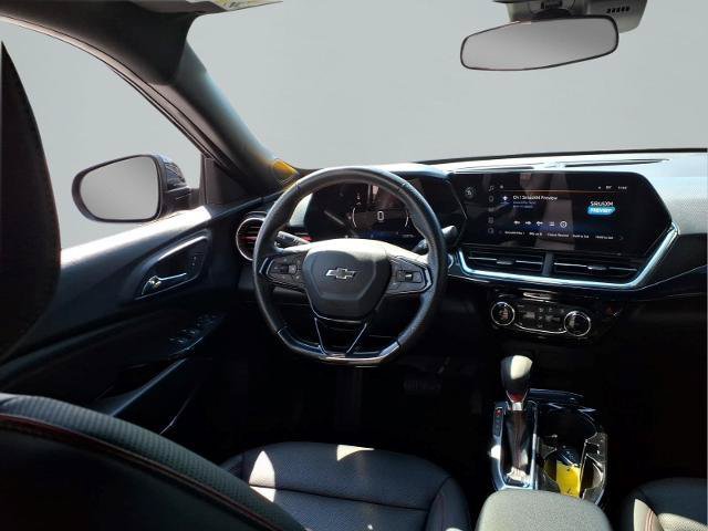 Used 2024 Chevrolet Trax RS w/ Sunroof Package FWD image 9
