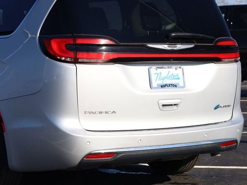 Used 2024 Chrysler Pacifica Select image 7