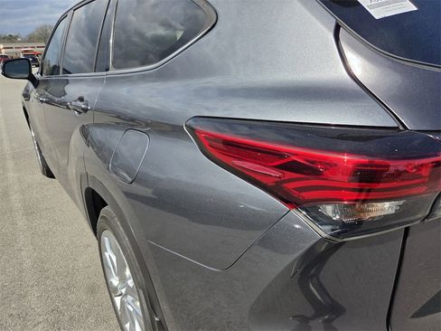 Used 2021 Toyota Highlander Limited image 4