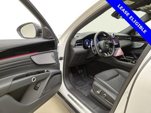 Used 2025 Maserati Grecale Modena image 16
