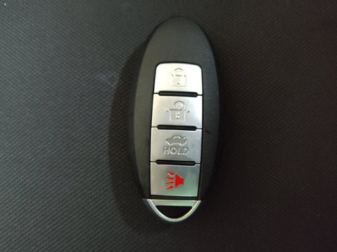 Used 2021 Nissan Versa SV FWD image 32