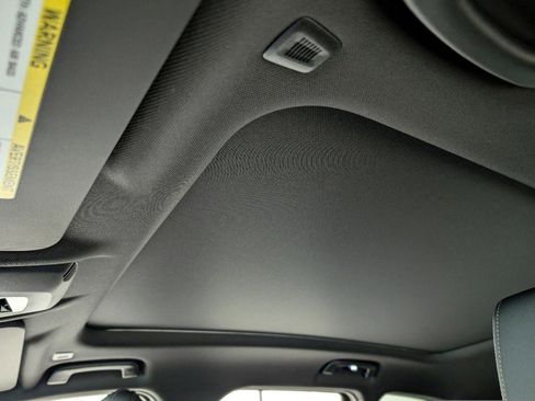 Used 2025 BMW X1 xDrive28i w/ Convenience Package image 16