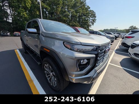Used 2024 GMC Canyon Denali AWD/4WD image 4