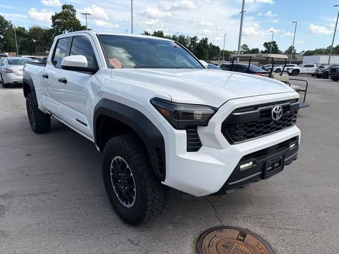 Used 2025 Toyota Tacoma TRD Off-Road AWD/4WD image 3