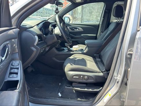 Used 2023 Chevrolet Traverse LT AWD/4WD image 5
