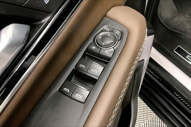 Used 2025 GMC Yukon Denali Ultimate AWD/4WD image 32