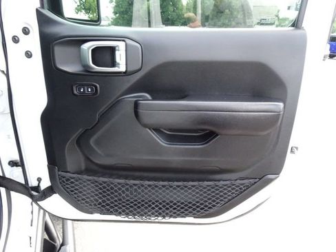 Used 2018 Jeep Wrangler Unlimited Sport S AWD/4WD image 16