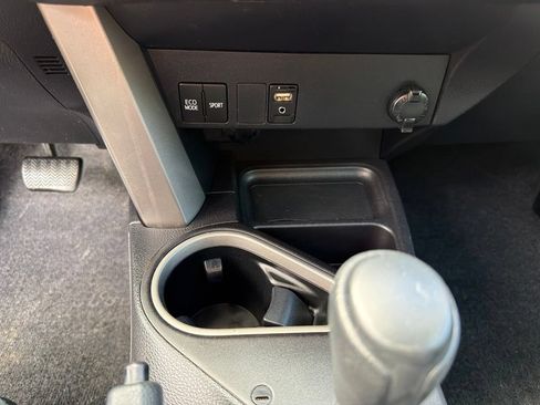 Used 2018 Toyota RAV4 LE AWD/4WD image 21