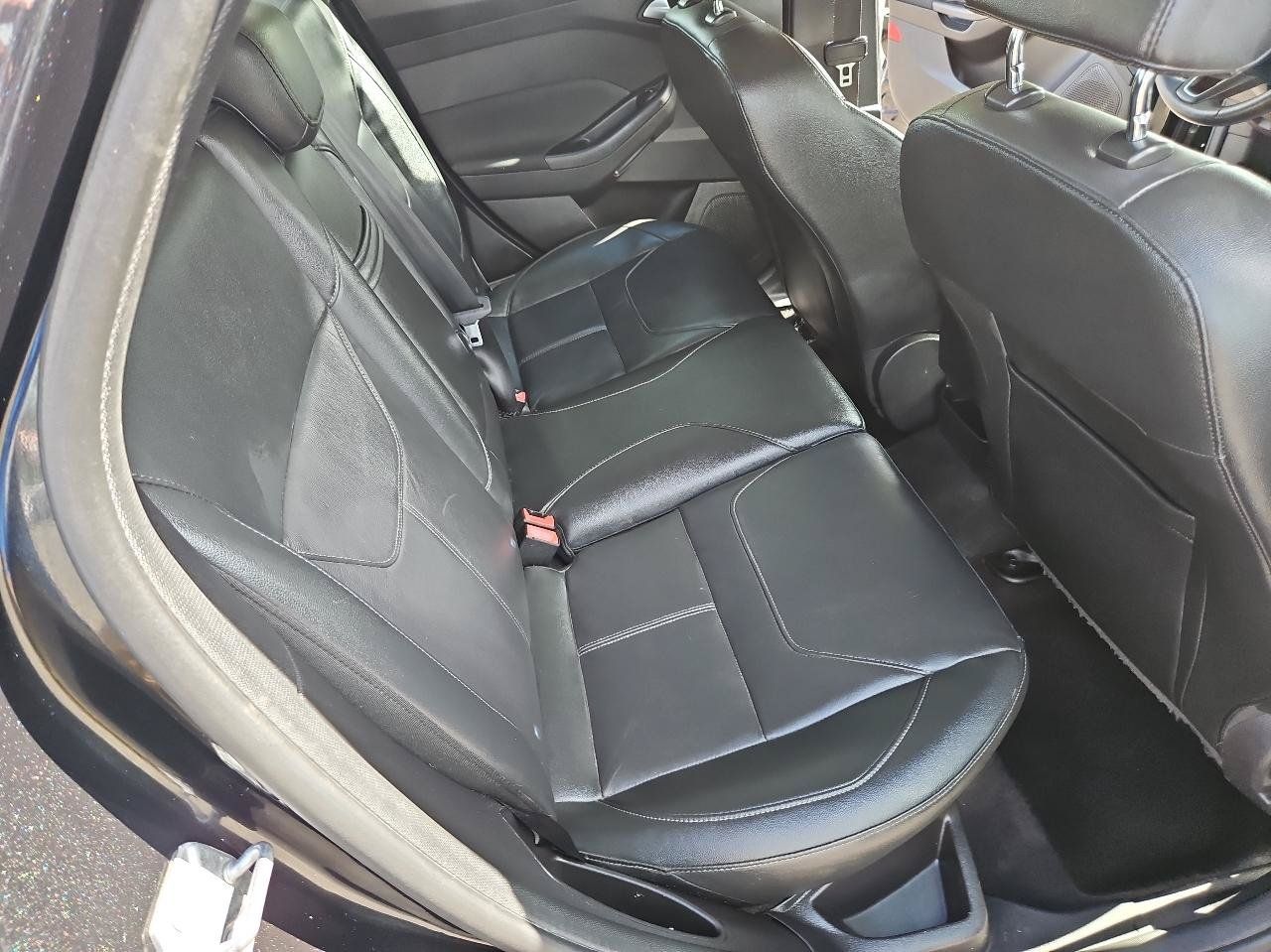 Used 2015 Ford Focus SE w/ Equipment Group 201A FWD image 19