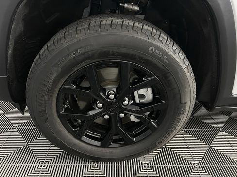 Certified 2024 Jeep Grand Cherokee L Altitude image 11